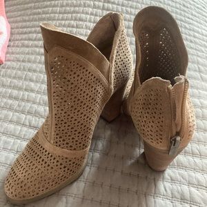 Vince Camuto Bootie